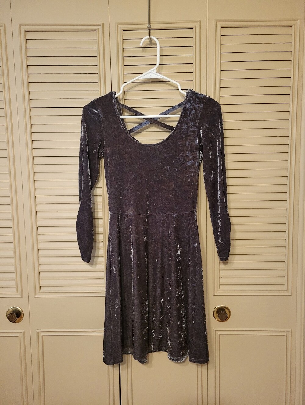 American Eagle Outfitters Green Crushed Velvet Long-Sleeve Dress